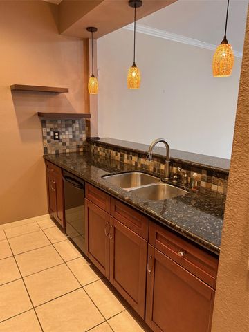 4001 Tanglewilde Street 811, Houston, TX 77063