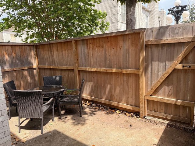 4001 Tanglewilde Street 811, Houston, TX 77063