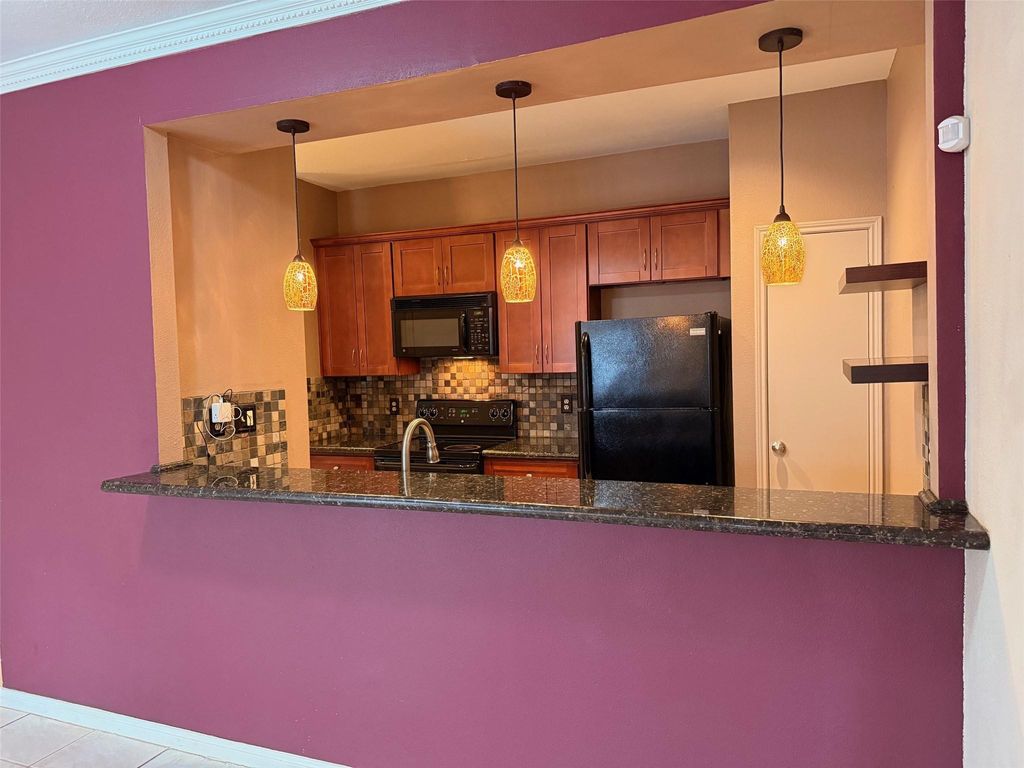 4001 Tanglewilde Street 811, Houston, TX 77063