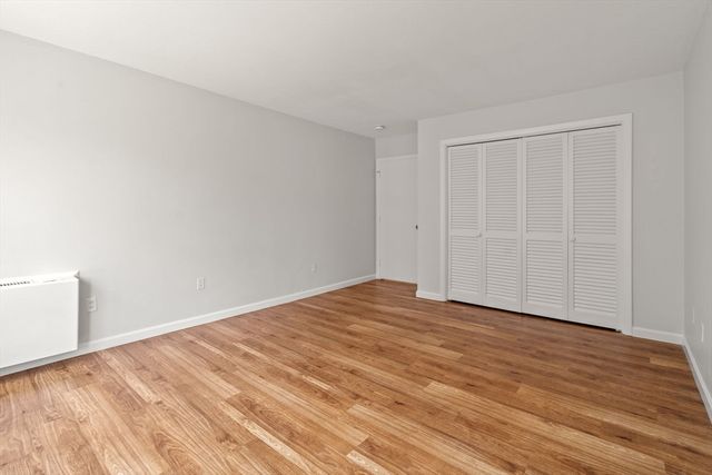 20 Hammond Pond 302, Newton, MA 02459