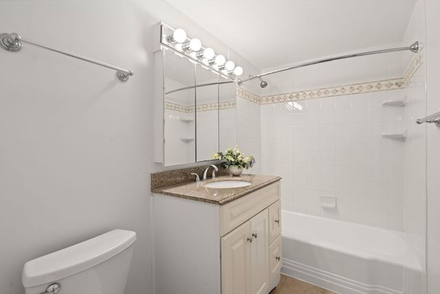 20 Hammond Pond 302, Newton, MA 02459