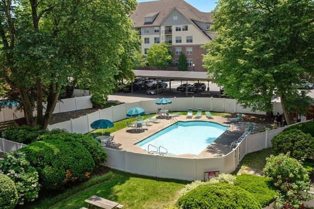 20 Hammond Pond 302, Newton, MA 02459