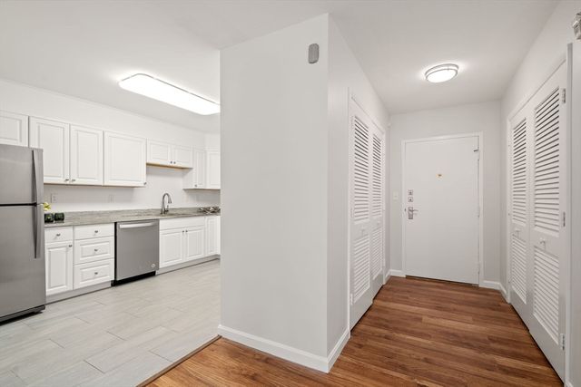 20 Hammond Pond 302, Newton, MA 02459