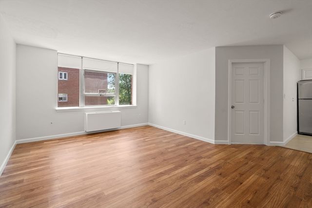20 Hammond Pond 302, Newton, MA 02459