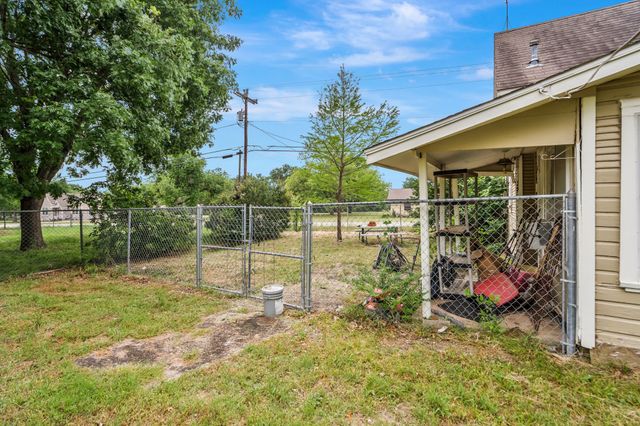 209 S Britton Street, Tom Bean, TX 75489