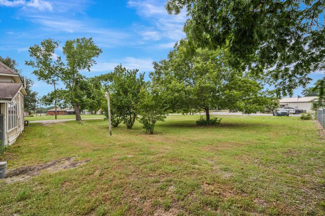 209 S Britton Street, Tom Bean, TX 75489