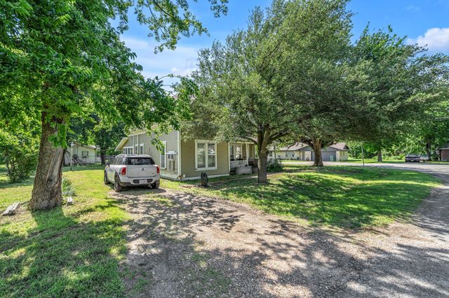 209 S Britton Street, Tom Bean, TX 75489