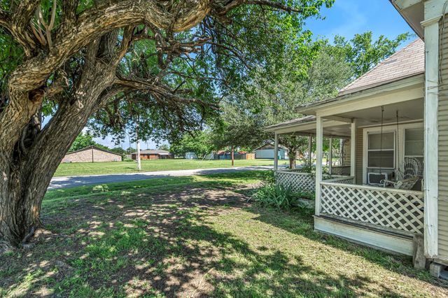 209 S Britton Street, Tom Bean, TX 75489