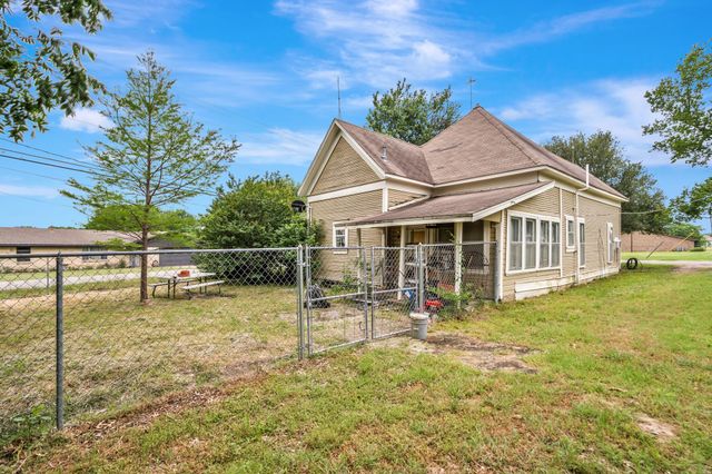209 S Britton Street, Tom Bean, TX 75489