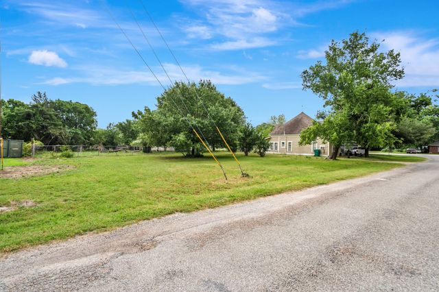 209 S Britton Street, Tom Bean, TX 75489