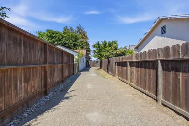 3010 Lester Rd, Denair, CA 95316