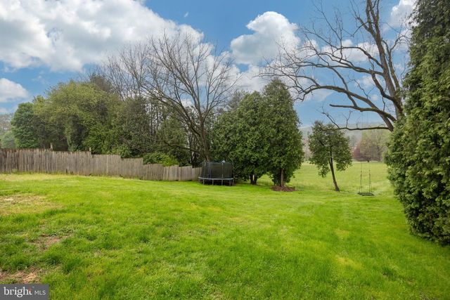 2063 VALLEY RD, Parkesburg, PA 19365