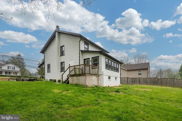2063 VALLEY RD, Parkesburg, PA 19365