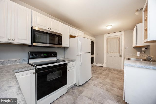 2063 VALLEY RD, Parkesburg, PA 19365