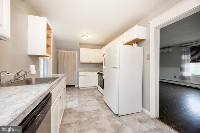 2063 VALLEY RD, Parkesburg, PA 19365