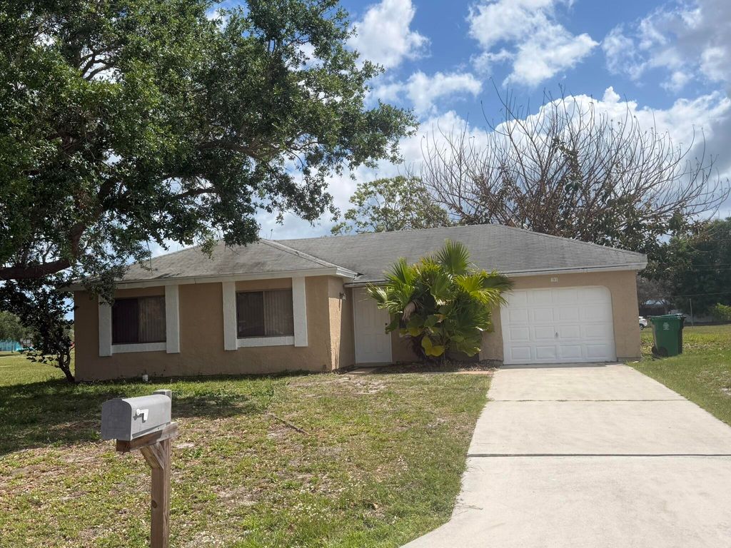 1131 SE Parrish Court, Port St. Lucie, Port St Lucie, FL 34952