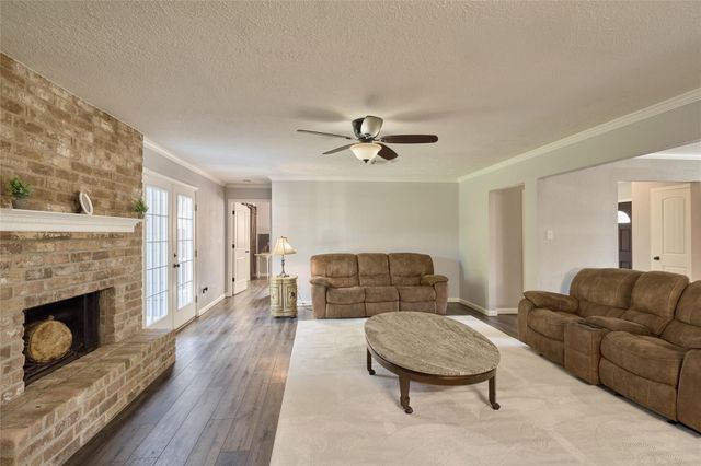 635 Mosswood Drive, Conroe, TX 77302