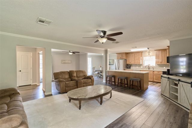 635 Mosswood Drive, Conroe, TX 77302