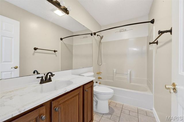 5 Lexington Lane, Washington, MO 63090