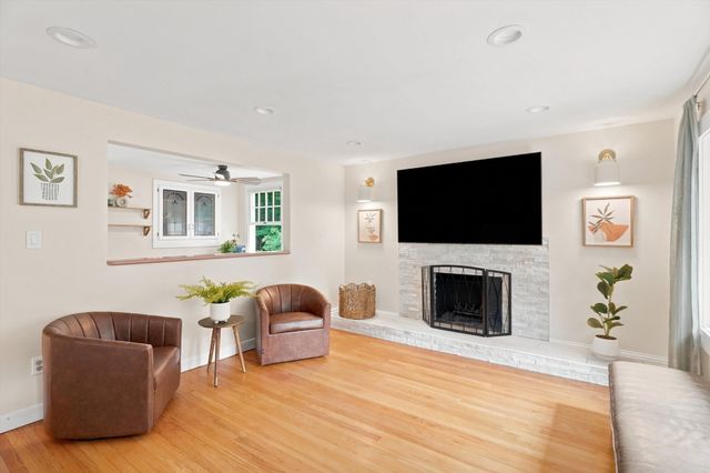 13 Hilltop Dr, Burlington, MA 01803