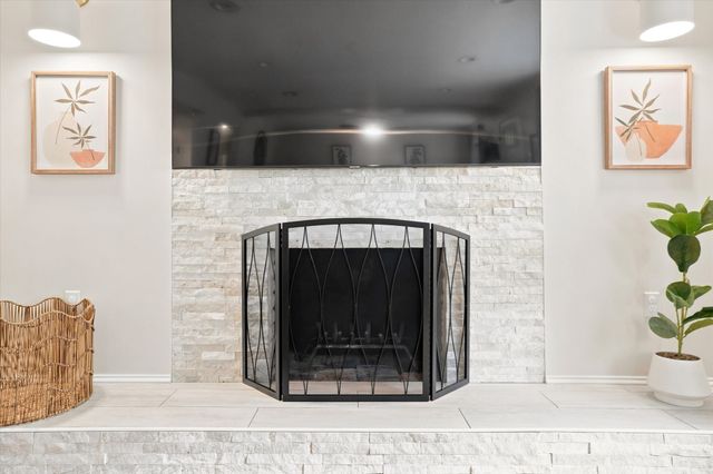 13 Hilltop Dr, Burlington, MA 01803