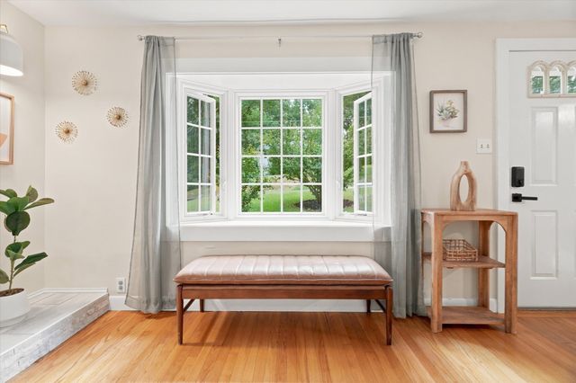 13 Hilltop Dr, Burlington, MA 01803