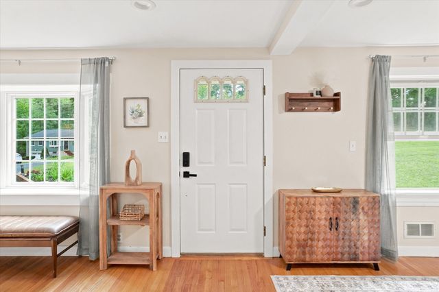 13 Hilltop Dr, Burlington, MA 01803
