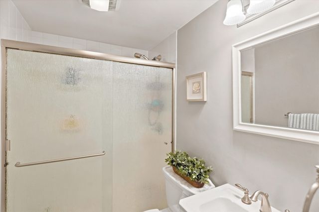 13 Hilltop Dr, Burlington, MA 01803