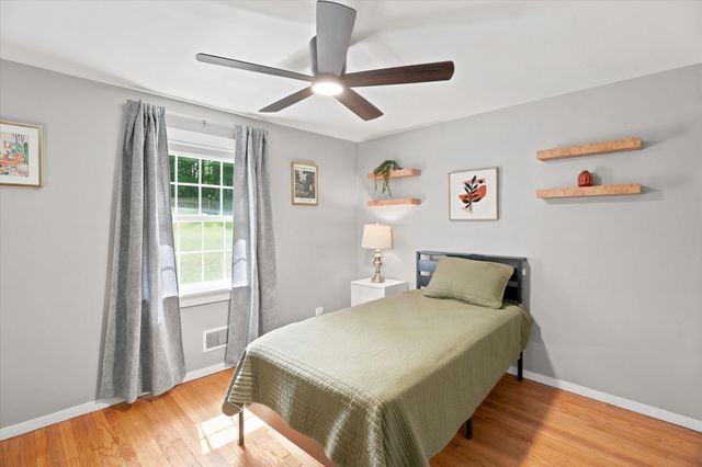 13 Hilltop Dr, Burlington, MA 01803