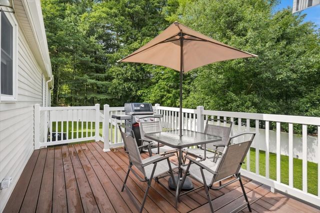 13 Hilltop Dr, Burlington, MA 01803