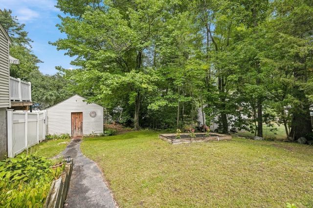 13 Hilltop Dr, Burlington, MA 01803