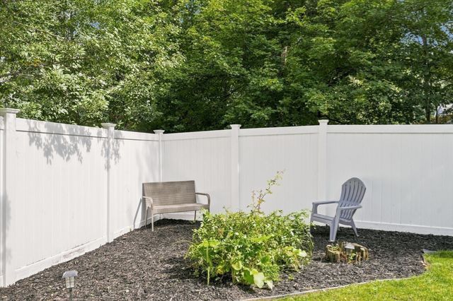 13 Hilltop Dr, Burlington, MA 01803