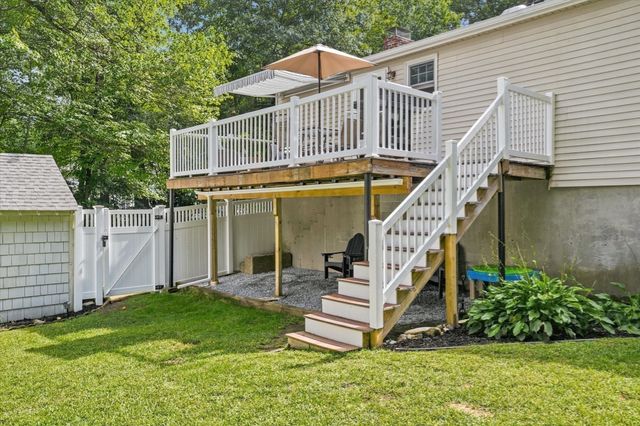 13 Hilltop Dr, Burlington, MA 01803