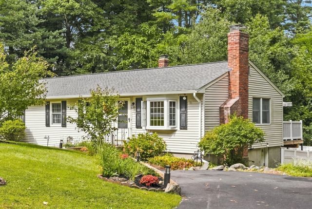 13 Hilltop Dr, Burlington, MA 01803