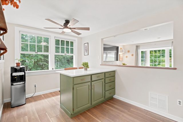 13 Hilltop Dr, Burlington, MA 01803