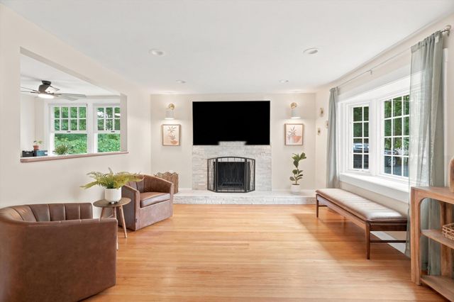13 Hilltop Dr, Burlington, MA 01803