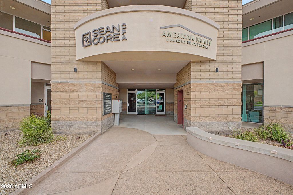 565 W CHANDLER Boulevard 114, Chandler, AZ 85225 — exterior