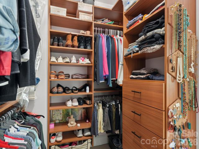 6826 Louisburg Square Lane, Charlotte, NC 28210