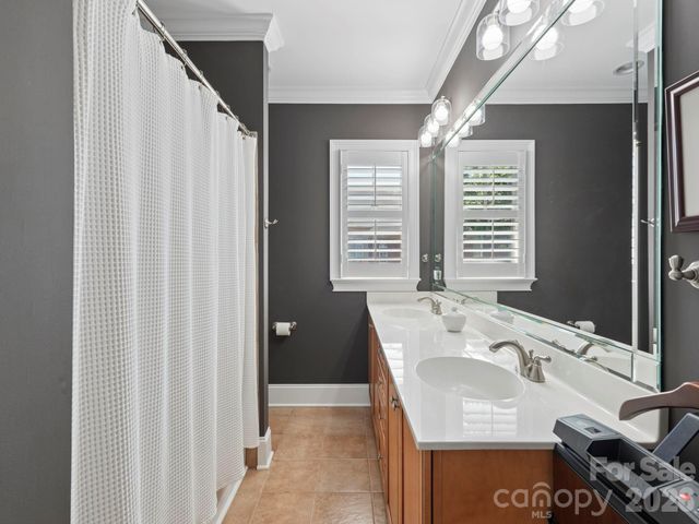 6826 Louisburg Square Lane, Charlotte, NC 28210
