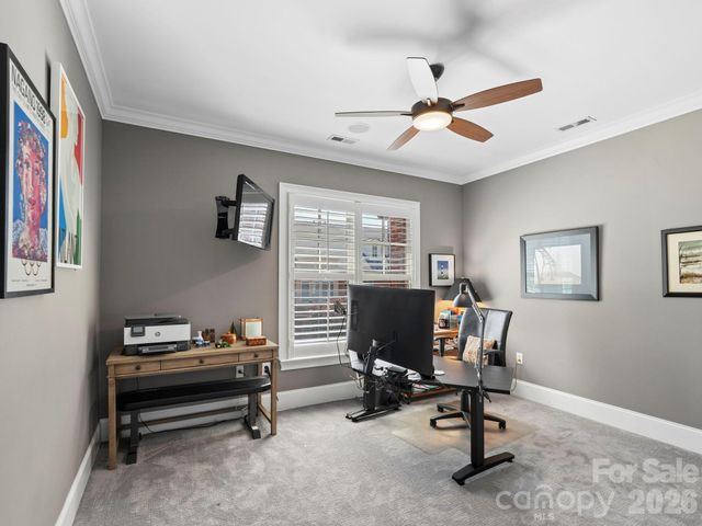 6826 Louisburg Square Lane, Charlotte, NC 28210