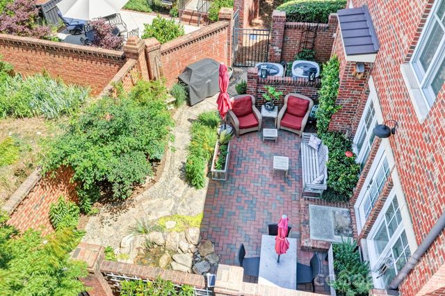 6826 Louisburg Square Lane, Charlotte, NC 28210