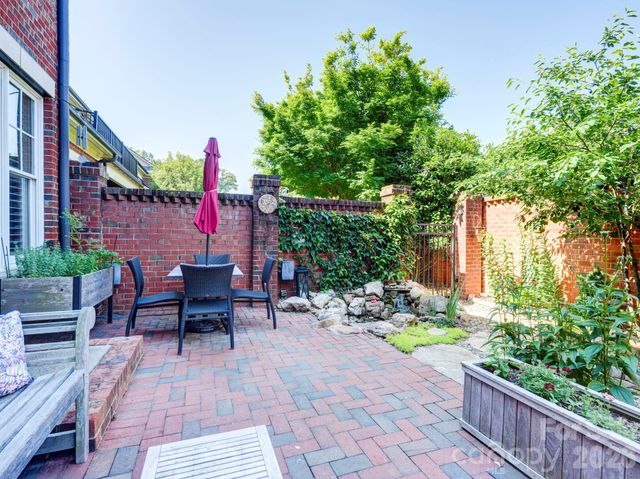 6826 Louisburg Square Lane, Charlotte, NC 28210