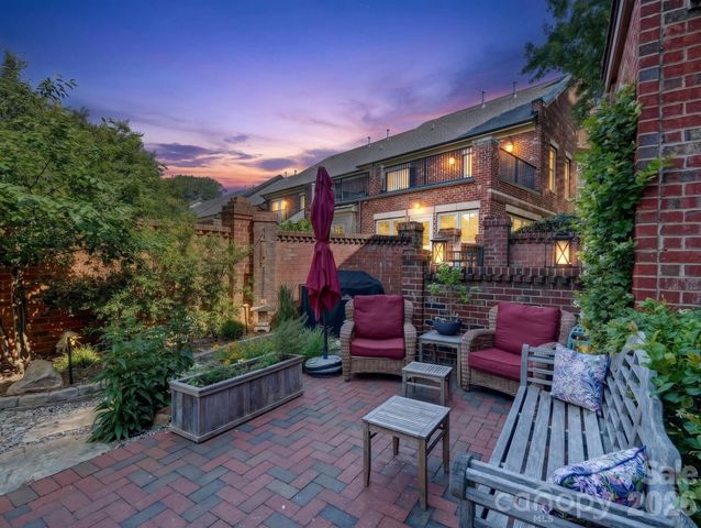 6826 Louisburg Square Lane, Charlotte, NC 28210