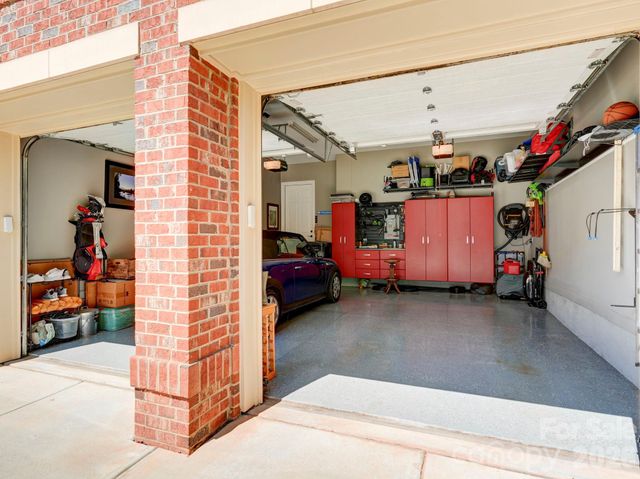 6826 Louisburg Square Lane, Charlotte, NC 28210