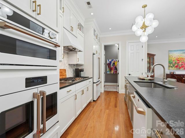 6826 Louisburg Square Lane, Charlotte, NC 28210