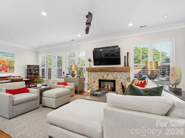 6826 Louisburg Square Lane, Charlotte, NC 28210