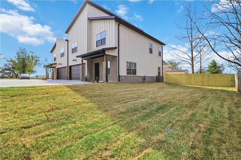 3406 SE K Street 2, Bentonville, AR 72712