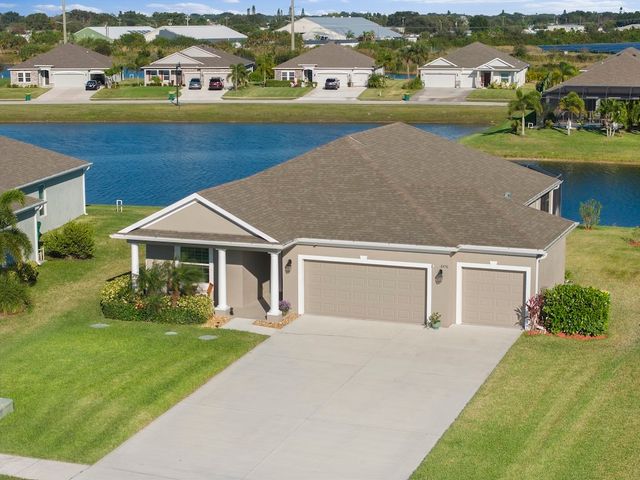 8476 Laguna Circle, Sebastian, FL 32976