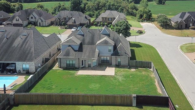 275 MISTY FIELDS CV, Oakland, TN 38060