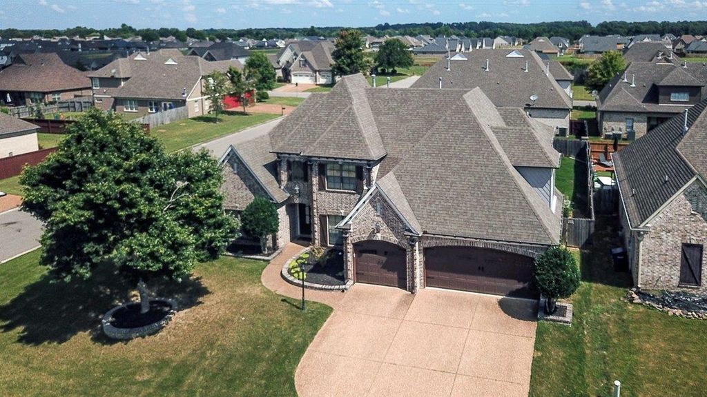 275 MISTY FIELDS CV, Oakland, TN 38060